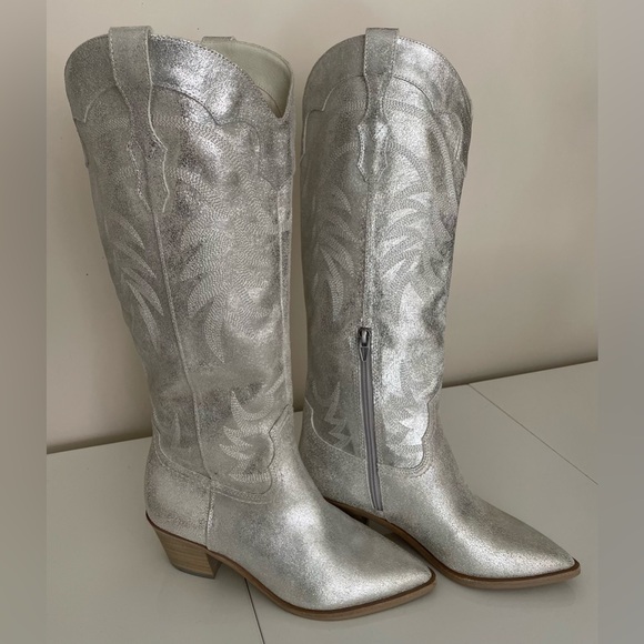 Dolce Vita Solida Leather Silver Metallic
Embroidered Cowboy Western Boot Sz 6.5 - Picture 3 of 15
